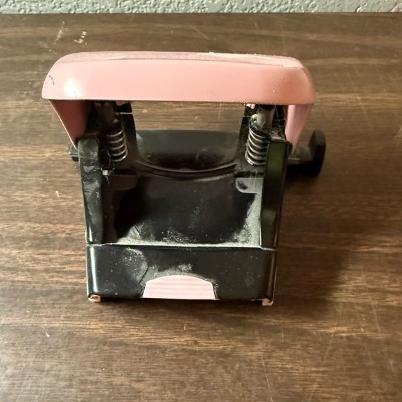 Xyron Teresa Collins 2 Hole Chipboard Punch Pink - Picture 2 of 3